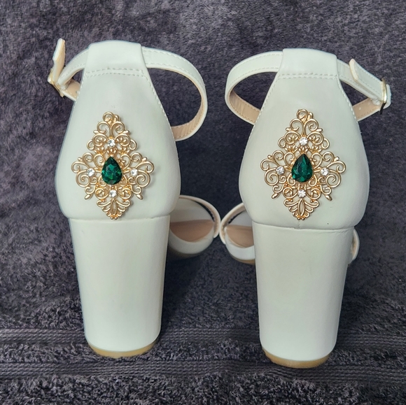 Sz 9.5 White Heels with Gold & Emerald Details - Picture 4 of 6